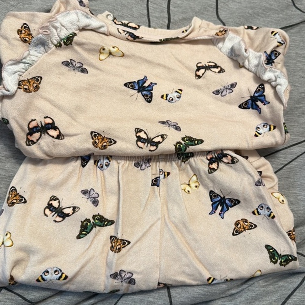 Molo butterfly sweatsuit size 9m